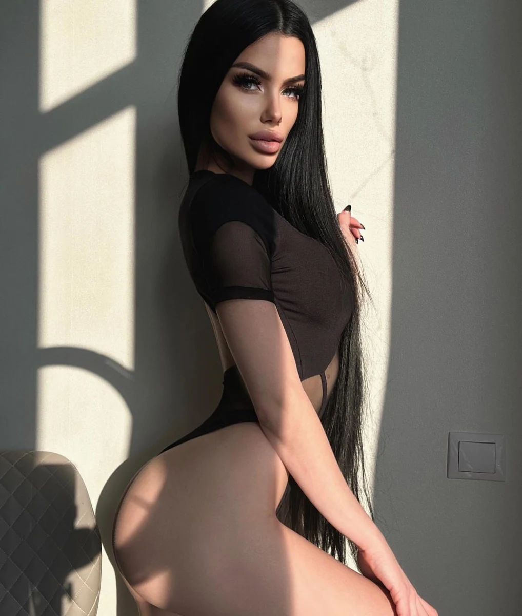 Moli  escort in Dubai